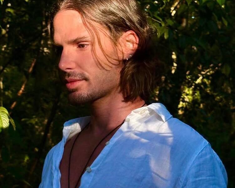 Jonatas Faro se assume bissexual na Fazenda 18 e revela namoro com economista Paulo Mesquita