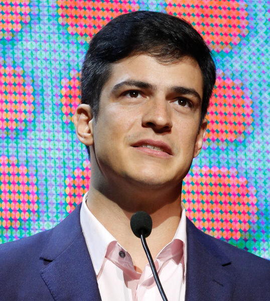 Mateus Solano surpreende ao revelar método inusitado de educar os filhos e hábitos íntimos da família