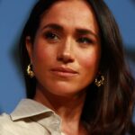 Meghan Markle rouba a cena com look marcante e detalhe familiar em evento com Harry