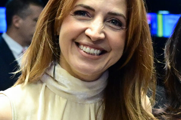 Poliana Abritta se declara no aniversário do marido: 'Gato, feliz 52!'