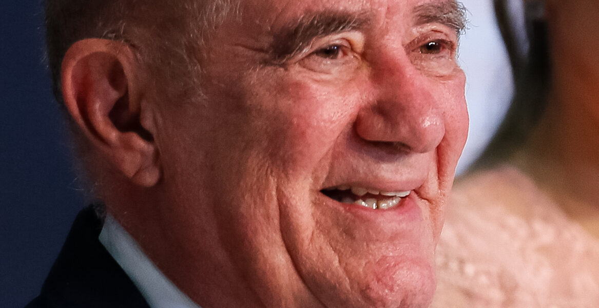 Aos 91 anos, Renato Aragão se reinventa na internet e conquista milhões com vídeos curtos